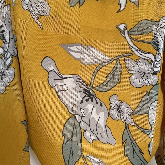 Chrishelle x JOA yellow floral top with multi-purpose ties - Picture 2 of 3